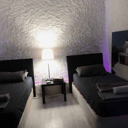 Parsa Homstay Madrid Buitenkant foto