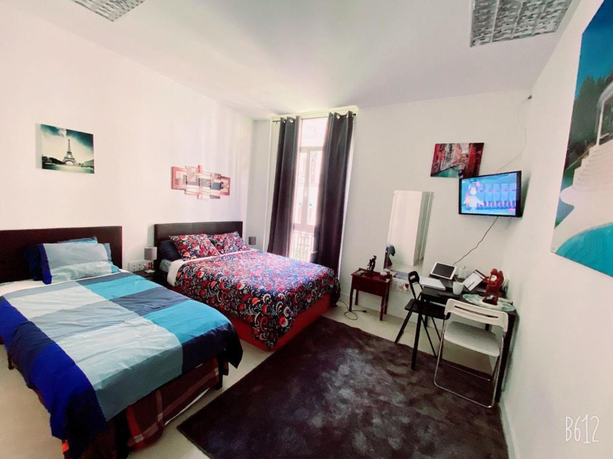 Parsa Homstay Madrid Buitenkant foto