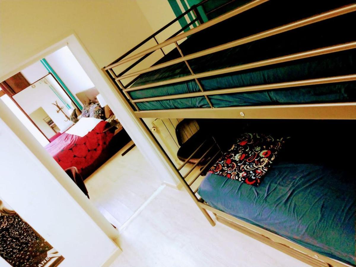 Parsa Homstay Madrid Buitenkant foto