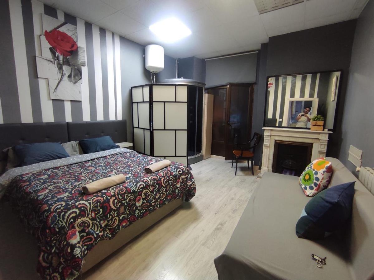 Parsa Homstay Madrid Buitenkant foto