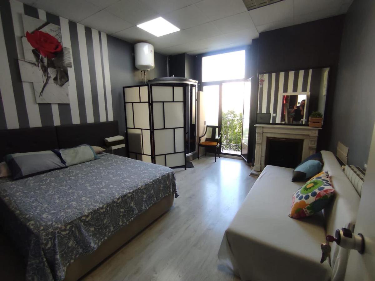 Parsa Homstay Madrid Buitenkant foto