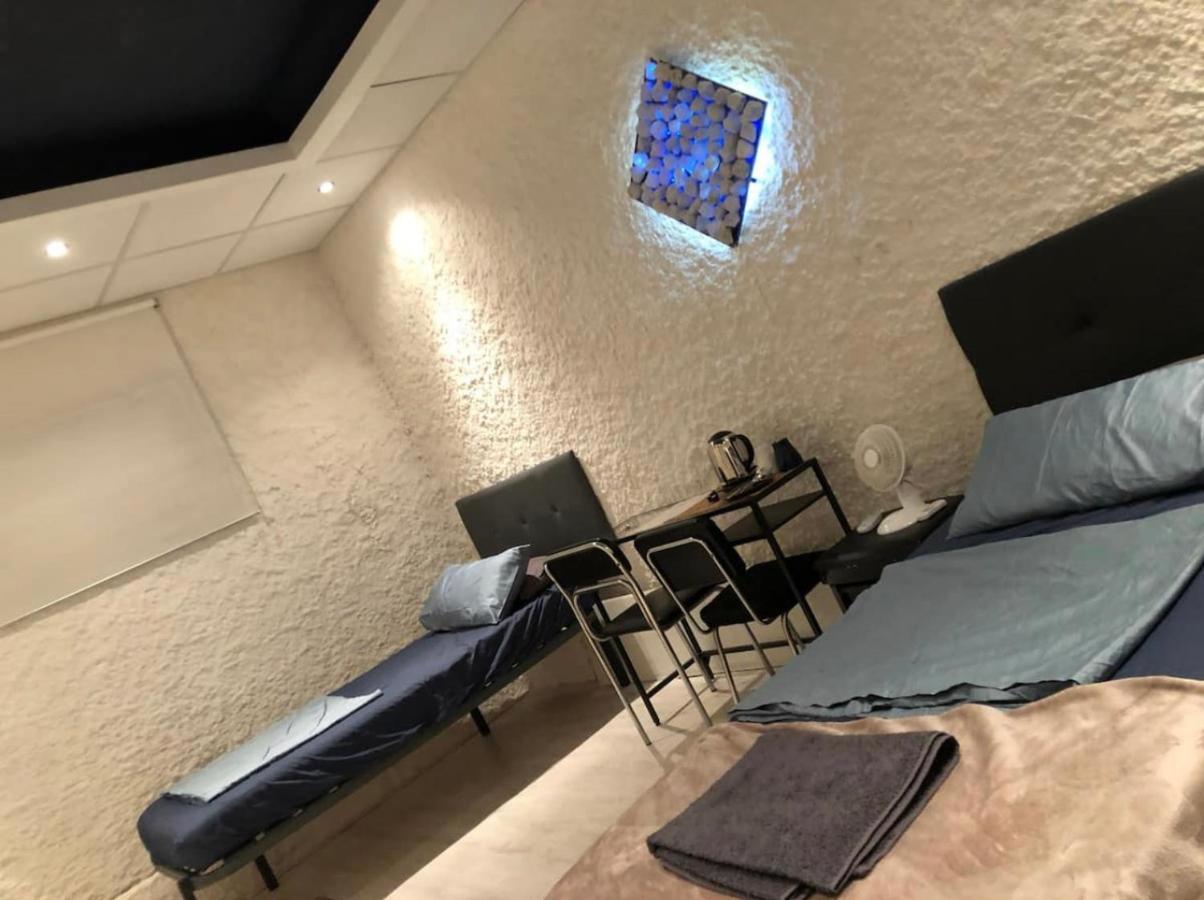 Parsa Homstay Madrid Buitenkant foto