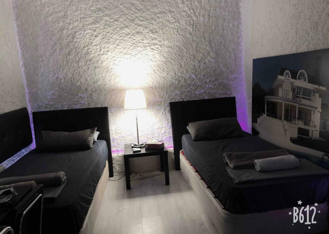 Parsa Homstay Madrid Buitenkant foto